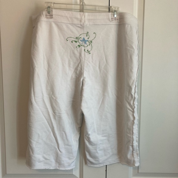 Cute Jogger Capri with tramp stamp
Size Ins Junior
